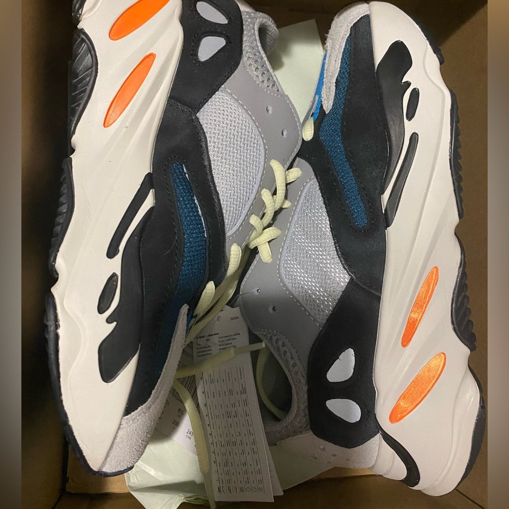 Yeezy Boost 700 wave Runner